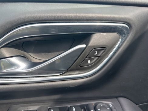 Used 2023 Chevrolet Suburban LT image 8