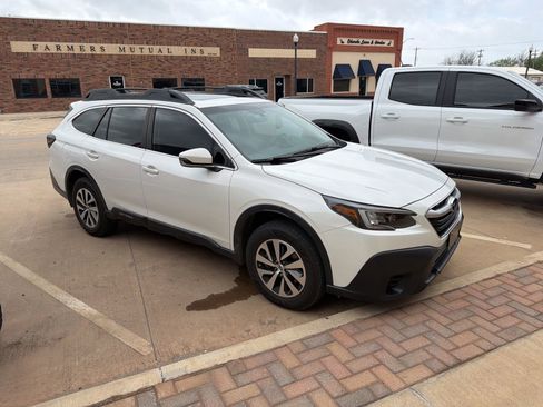 Used 2021 Subaru Outback Premium image 2