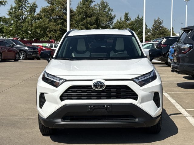 Used 2025 Toyota RAV4 LE AWD/4WD image 8
