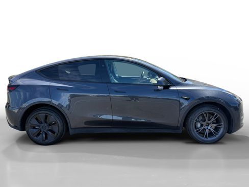 Used 2025 Tesla Model Y Long Range AWD/4WD image 6