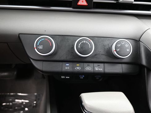 Used 2022 Hyundai Elantra SE w/ Cargo Package image 22