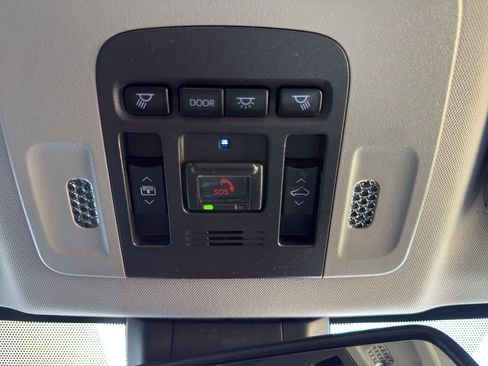 Used 2022 Toyota Camry XSE FWD image 28