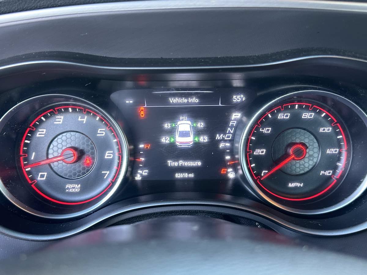 Used 2022 Dodge Charger SXT w/ Plus Group RWD image 17