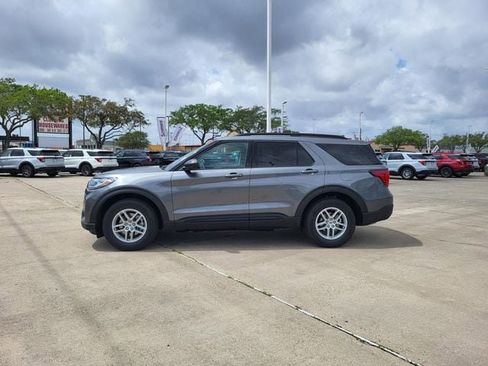 New 2026 Ford Explorer Active RWD image 9