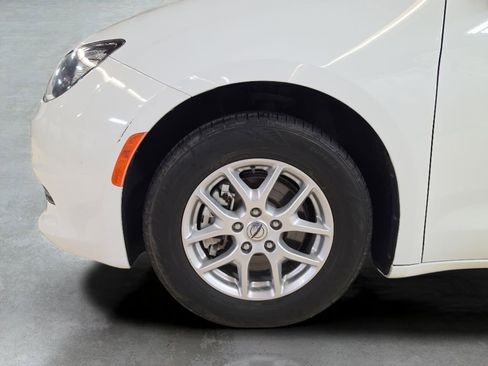 Certified 2023 Chrysler Voyager LX FWD image 24