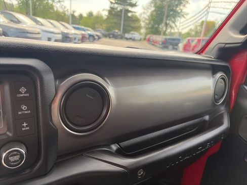 Used 2019 Jeep Wrangler Sport AWD/4WD image 17
