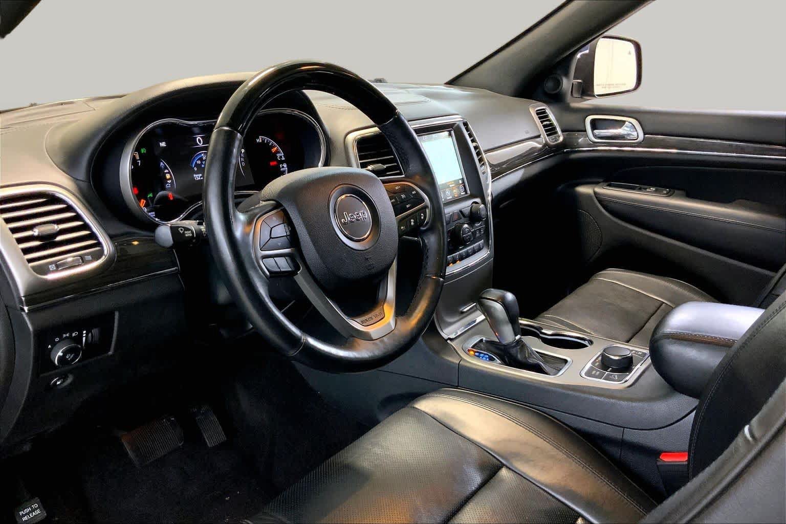Used 2018 Jeep Grand Cherokee Overland AWD/4WD image 17