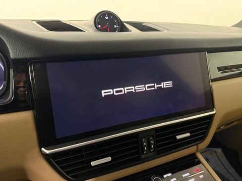 Used 2023 Porsche Cayenne AWD/4WD image 19