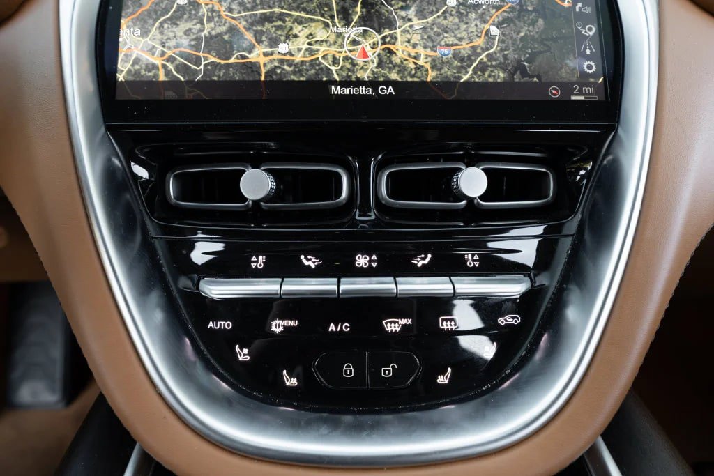 Used 2022 Aston Martin DBX AWD/4WD image 42