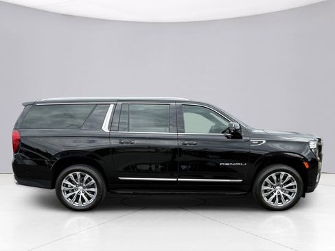 Used 2024 GMC Yukon XL Denali w/ Advanced Technology Package image 20