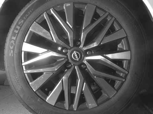 Used 2025 Nissan Altima 2.5 SV FWD image 18