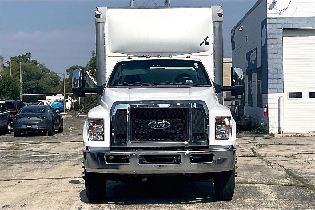 Used 2018 Ford F650 2WD Regular Cab Super Duty image 2