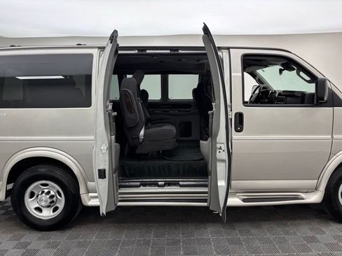 Used 2019 Chevrolet Express 2500 RWD image 7