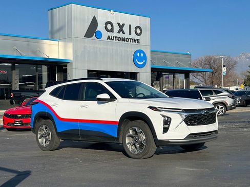 Used 2024 Chevrolet Trax LT w/ Driver Confidence Package image 1