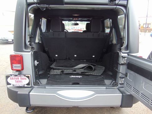 Used 2016 Jeep Wrangler Unlimited Sahara w/ Connectivity Group image 17