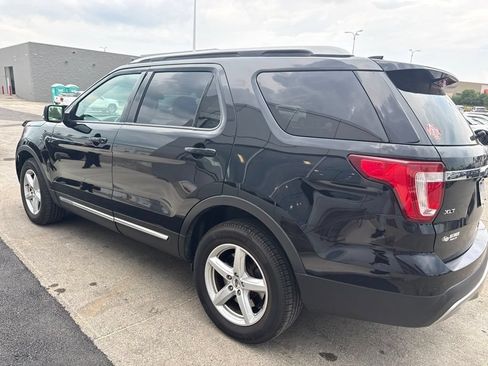 Used 2017 Ford Explorer XLT w/ Equipment Group 202A AWD/4WD image 8