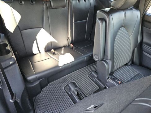 Used 2023 Toyota Highlander XSE AWD/4WD image 5