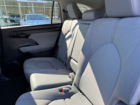 Used 2023 Toyota Highlander LE image 30