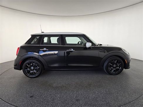 Used 2023 MINI Cooper 4-Door Hardtop image 6