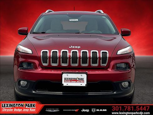 Used 2017 Jeep Cherokee Latitude w/ Comfort/Convenience Group AWD/4WD image 2