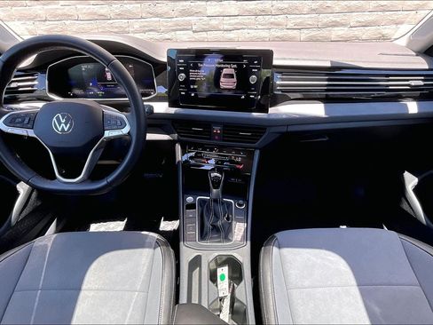Used 2025 Volkswagen Jetta SE FWD image 15