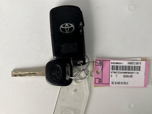 Used 2019 Toyota Tacoma TRD Sport AWD/4WD image 23