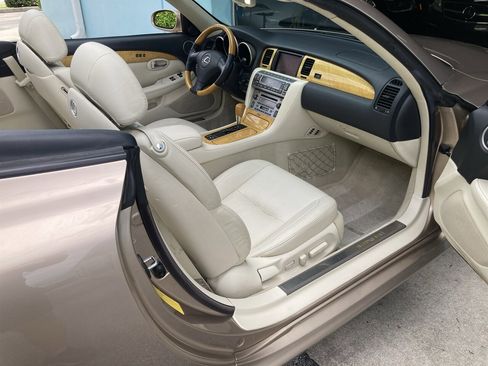 Used 2005 Lexus SC 430 Convertible image 17