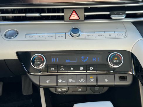 Certified 2026 Hyundai Elantra Limited FWD image 36