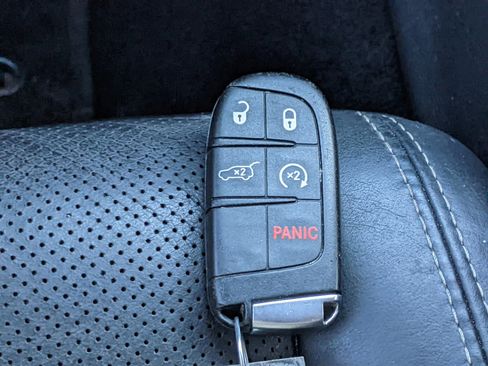 Used 2015 Jeep Grand Cherokee Limited w/ Luxury Group II image 29