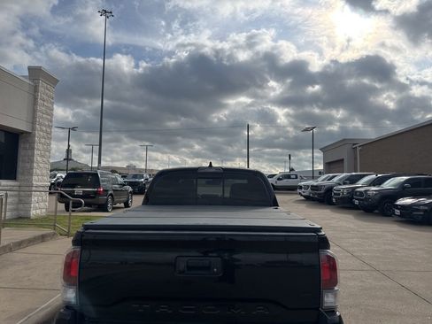 Used 2021 Toyota Tacoma TRD Sport w/ TRD Premium Sport Package image 5