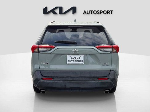 Used 2021 Toyota RAV4 XLE w/ Convenience Package image 9