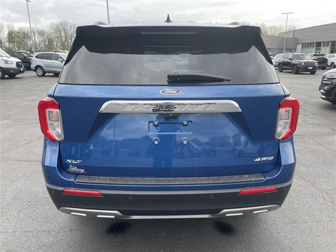 Used 2022 Ford Explorer XLT w/ Equipment Group 202A AWD/4WD image 4