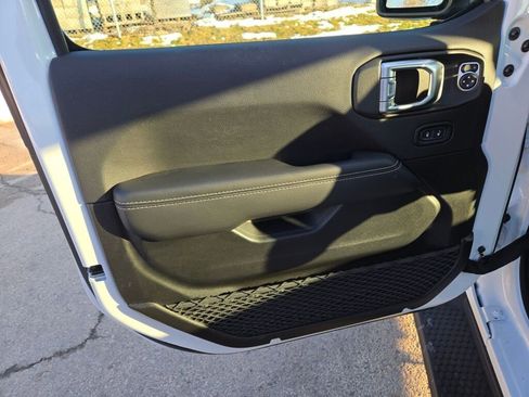 Certified 2022 Jeep Wrangler Unlimited Sahara w/ Cold Weather Group image 18