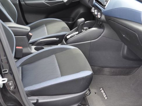 Used 2025 Nissan Versa SV image 18