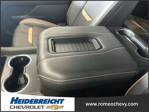 Used 2024 GMC Yukon AT4 w/ Technology Package AWD/4WD image 29