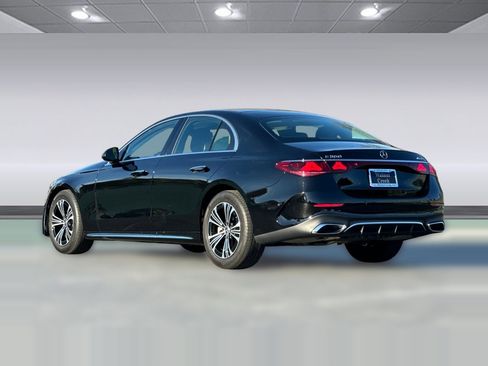 Used 2024 Mercedes-Benz E 350 4MATIC Sedan image 3