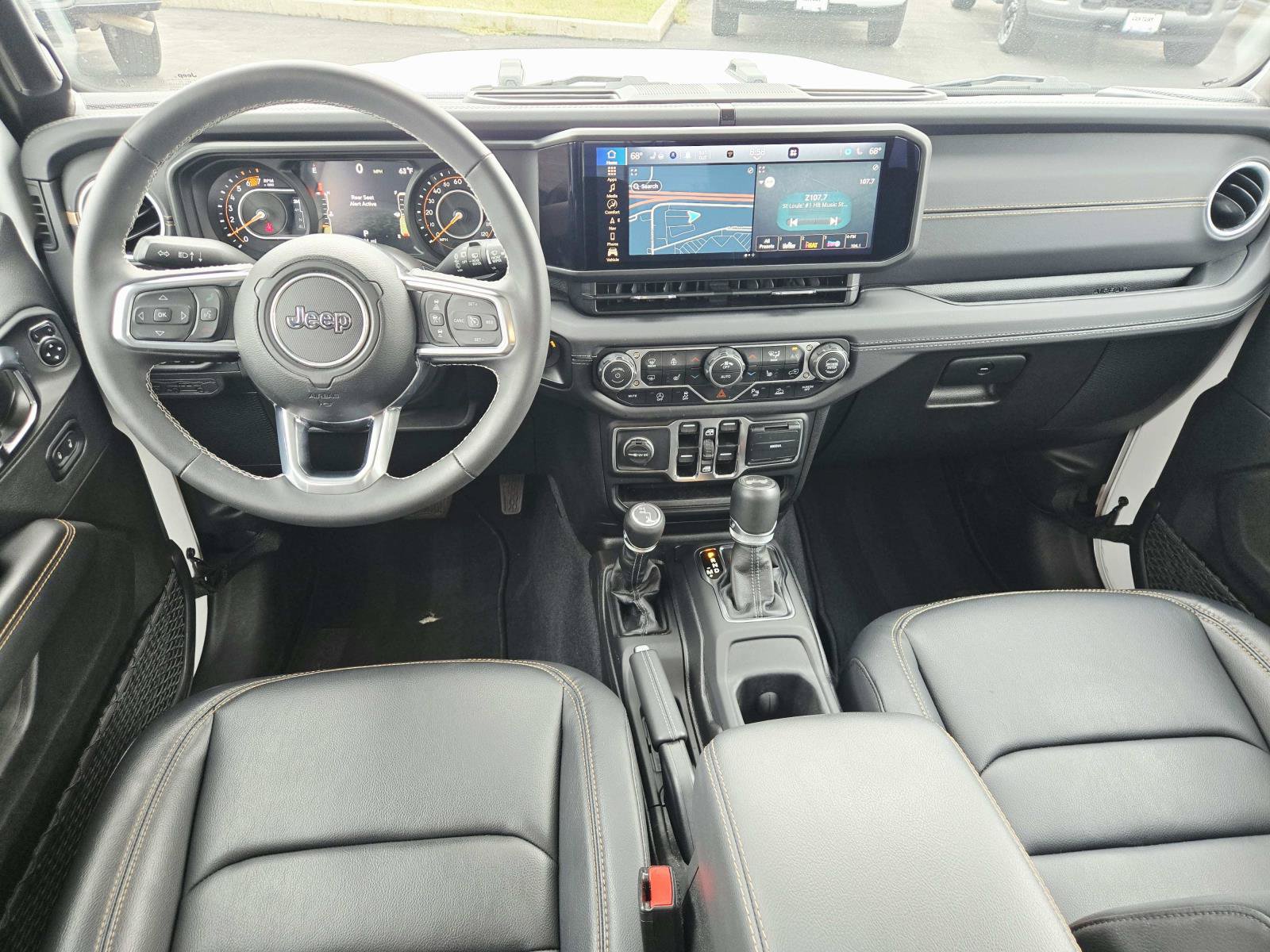 Used 2025 Jeep Wrangler Unlimited Sahara AWD/4WD image 10