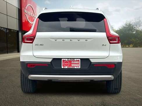 Used 2023 Volvo XC40 B4 Core w/ Convenience Package image 8