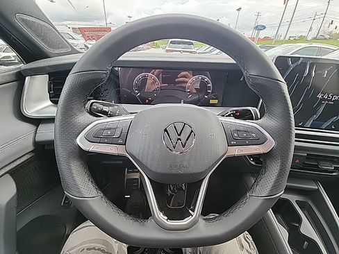 New 2026 Volkswagen Tiguan SE R-Line AWD/4WD image 8