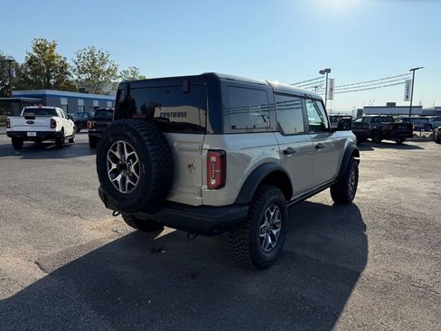 New 2025 Ford Bronco Badlands image 7