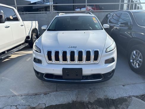 Used 2017 Jeep Cherokee Limited w/ Technology Group AWD/4WD image 2
