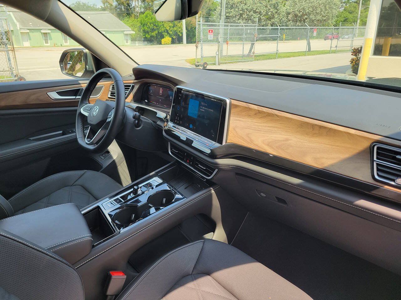 Used 2026 Volkswagen Atlas SE FWD image 9