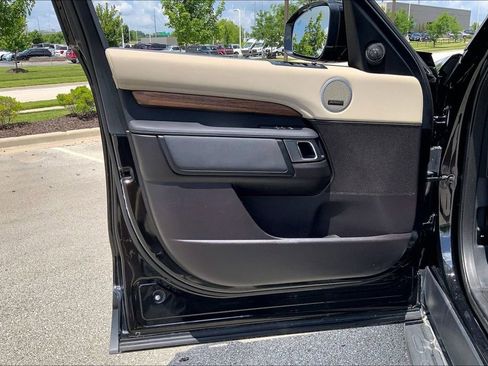 Used 2017 Land Rover Discovery HSE AWD/4WD image 21