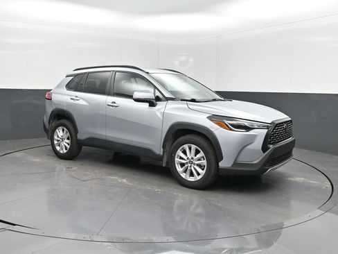 Used 2024 Toyota Corolla Cross LE image 31