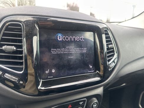 Used 2018 Jeep Compass Limited w/ Navigation Group image 17