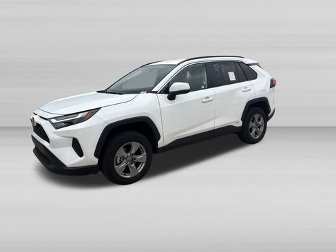 Used 2025 Toyota RAV4 XLE AWD/4WD image 9