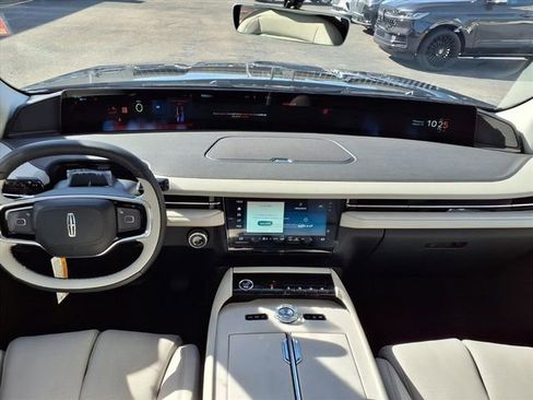 New 2026 Lincoln Navigator Premiere AWD/4WD image 11