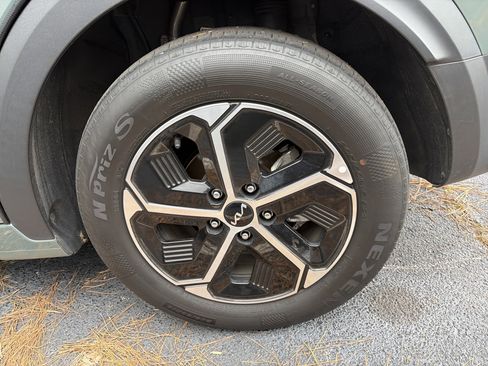 Used 2024 Kia Niro EX image 15