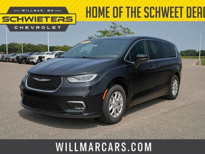 Used 2026 Chrysler Pacifica Select
