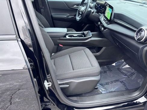 Used 2025 Chevrolet Equinox LT image 30